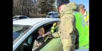Брянские автоинспекторы устроили для женщин акцию «Цветы для автоледи» - Газета Наше время