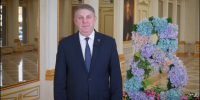 Александр Богомаз поздравил брянских женщин с праздником 8 Марта - Газета Наше время